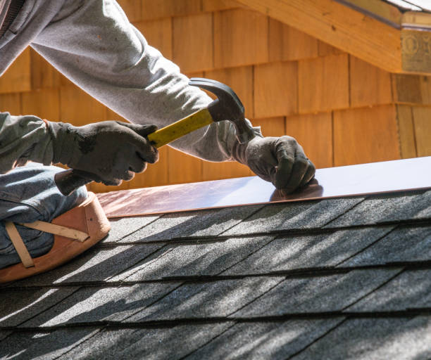 Best Residential Roofing Contractor  in Flora, IL